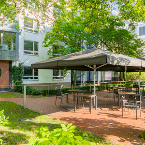 Unsere Terrase mit Garten